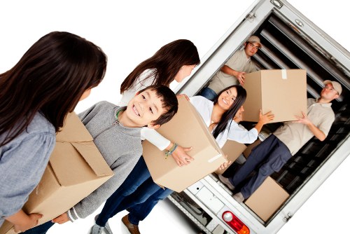 Man and van moving service in Canary Wharf with apartment access