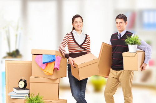 Professional packing and moving support in Canary Wharf