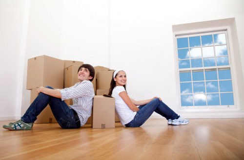 Local packing boxes service suitable for Canary Wharf high-rise properties